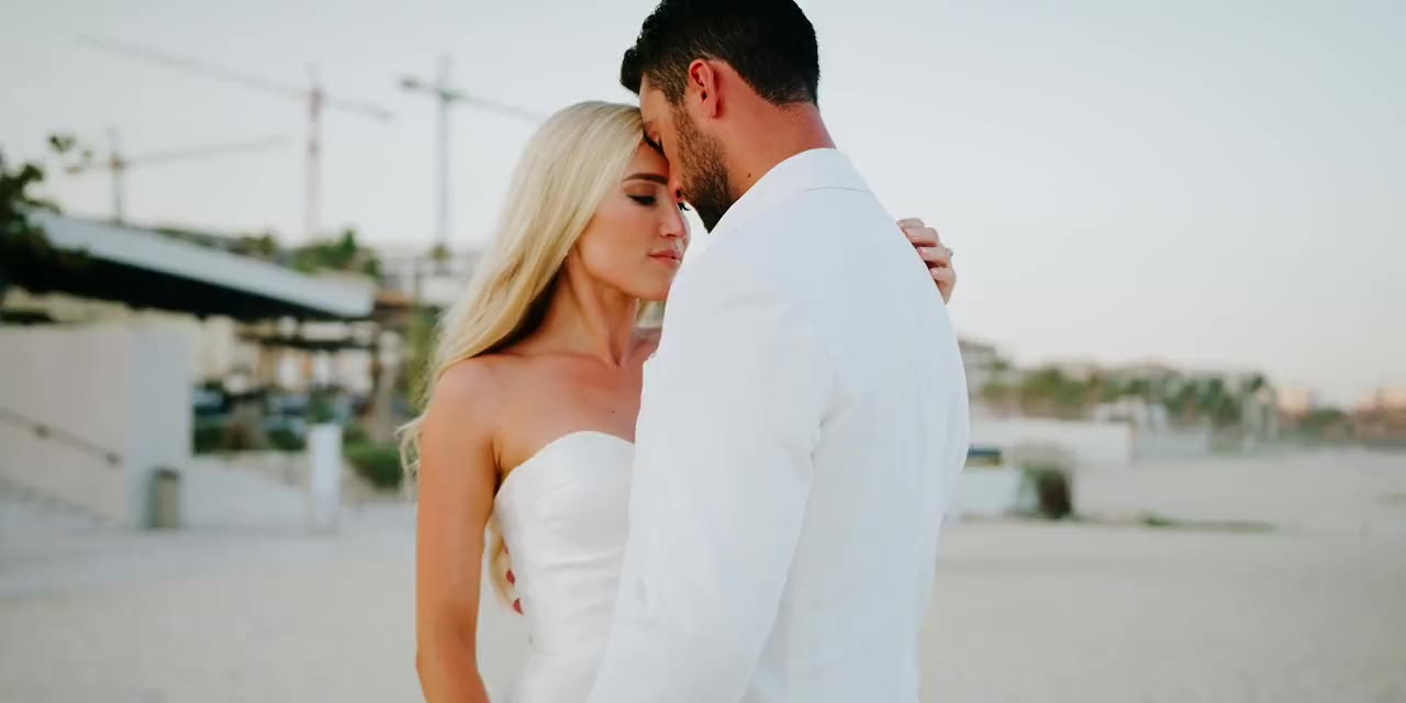 Justin and Kelsey forehead to forehead in San José del Cabo
